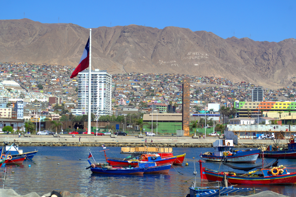 mar de antofagasta con barcos