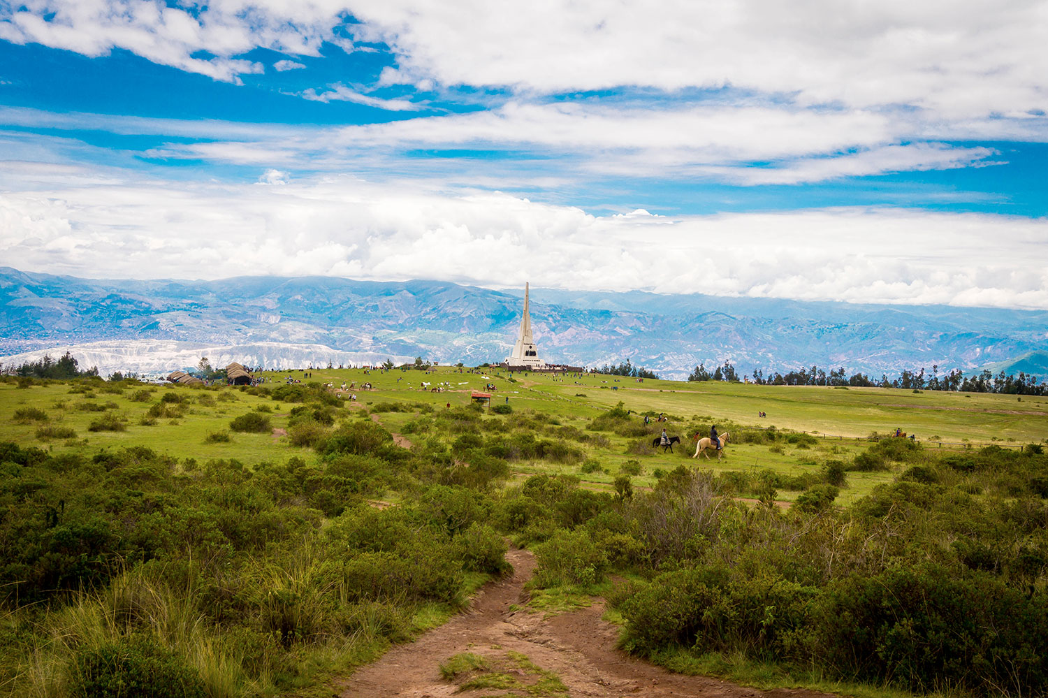 Santuário Histórico Da Pampa De | Ayacucho - Denomades