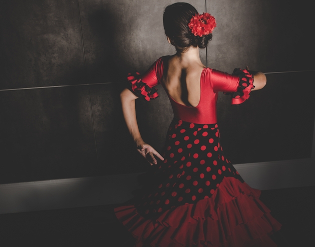 Mujer bailando flamenco