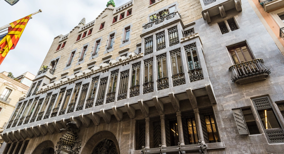 Foto Free Tour por el Raval en Barcelona Fachada de Palau Güell