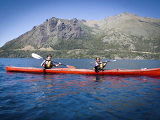 Imagen Kayak Lago Gutiérrez en Bariloche Personas en Kayak Lago Gutiérrez