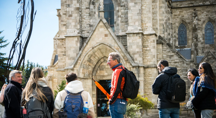 Catedral de Bariloche Turistas en Catedral Nuestra Señora de Nahuel Huapi