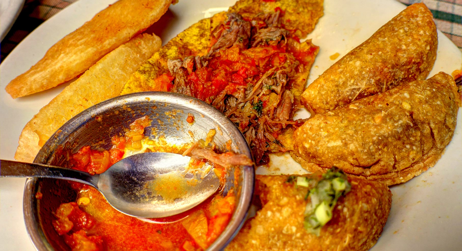 Foto Free Tour Comida Callejera en Bogotá en Bogotá Empanada colombiana