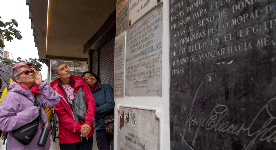 Imagen Free Tour Guerra y Paz en Colombia en Bogotá Personas en Tour Guerra y Paz
