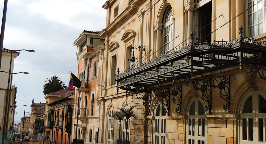 Free Tour Guerra y Paz en Colombia Teatro de Bogotá