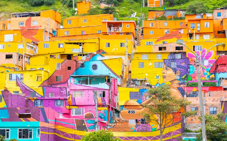Barrio con graffiti en Bogotá