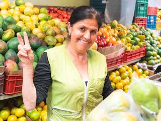 Imagen Tour de Frutas Exóticas en Mercado de Paloquemao en Bogotá Mujer tour frutas exóticas