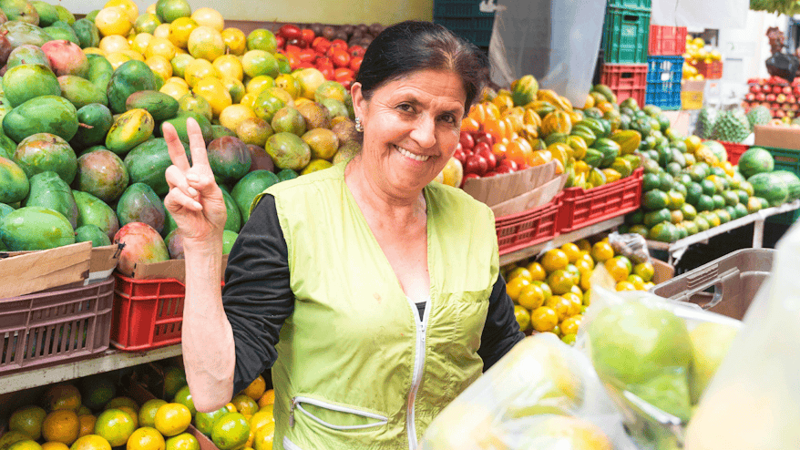 Mujer tour frutas exóticas