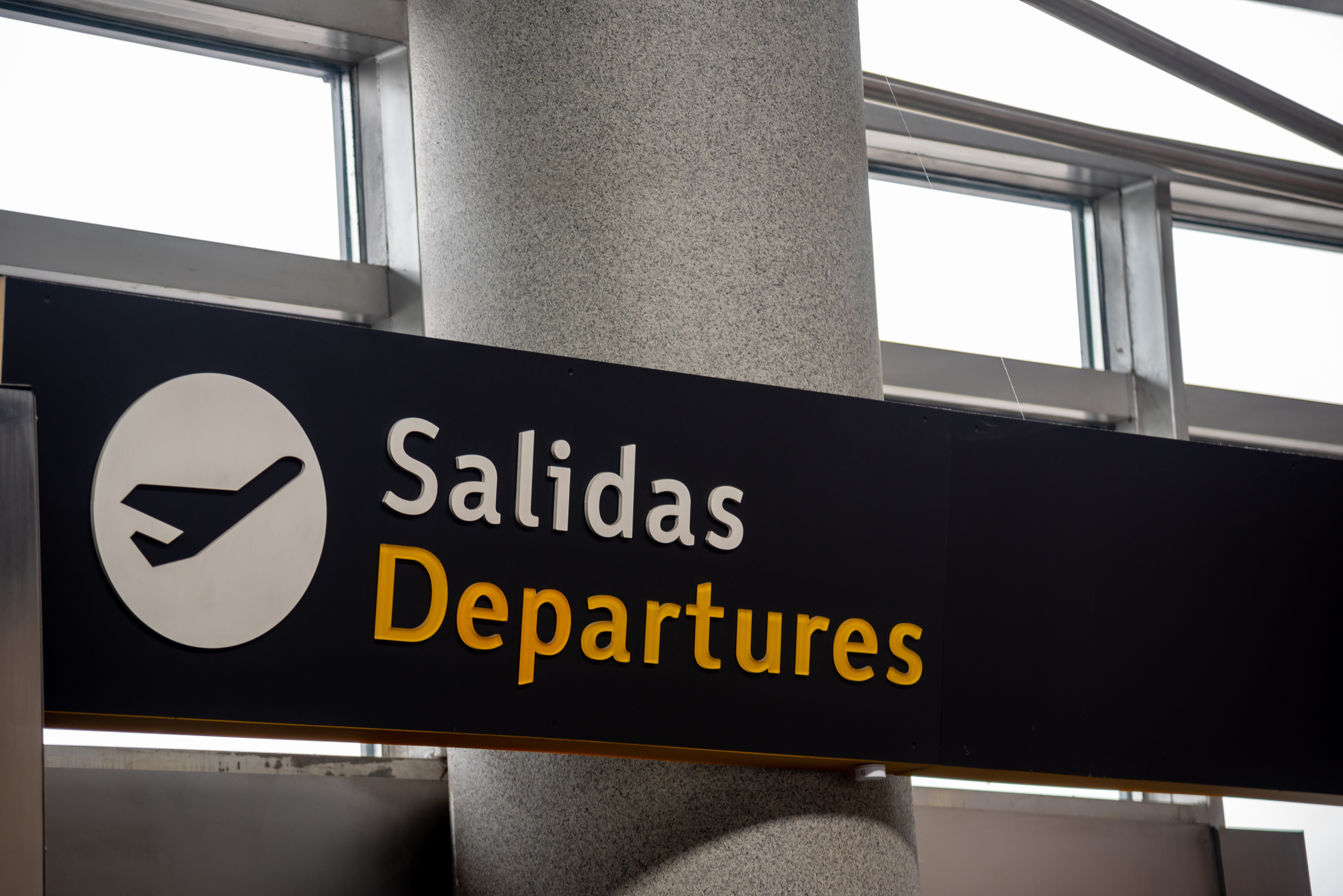 Letrero en aeropuerto