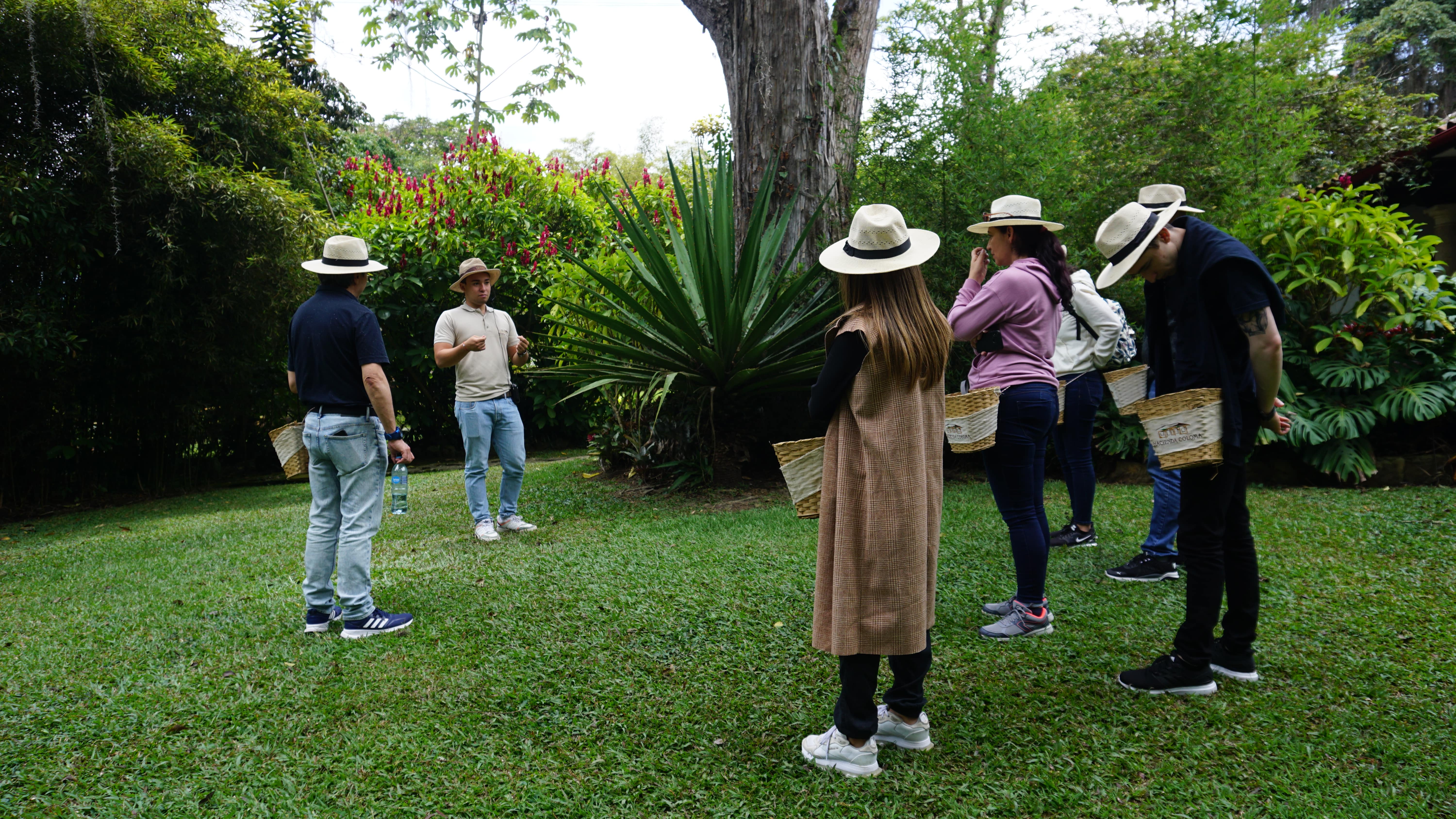 Personas en Granja Cafetera