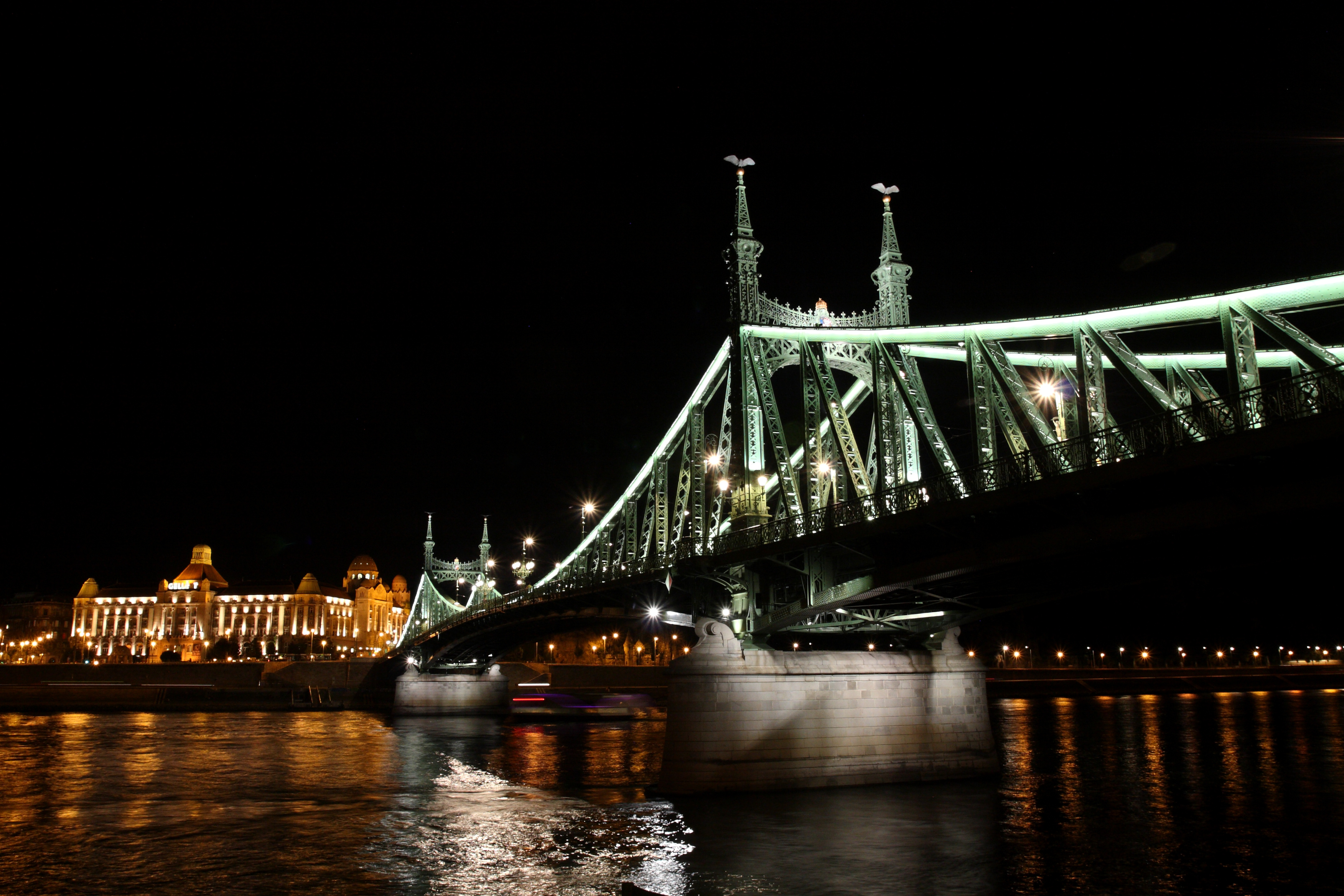 Puente de noche
