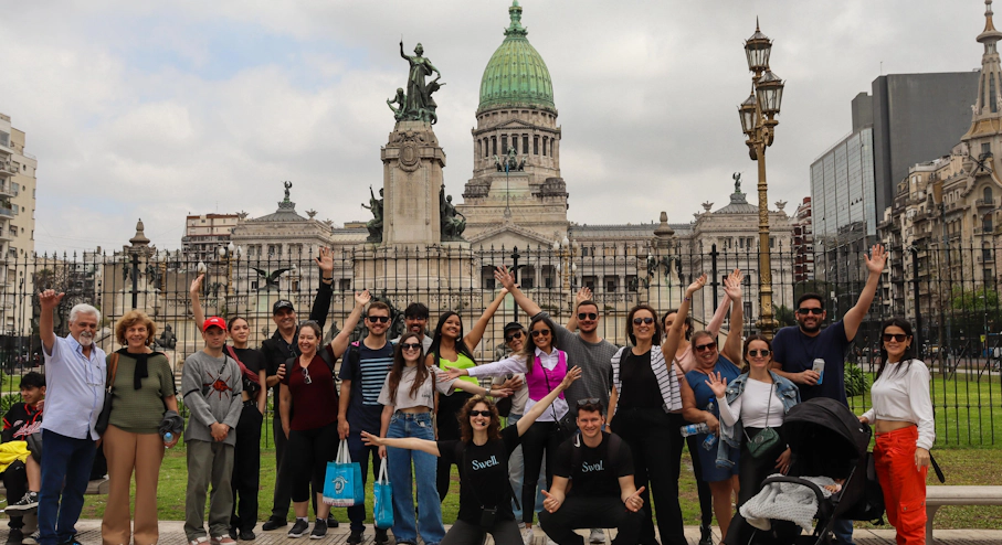 Imagen Free tour Centro de Buenos Aires en Buenos Aires Personas en Plaza del Congreso