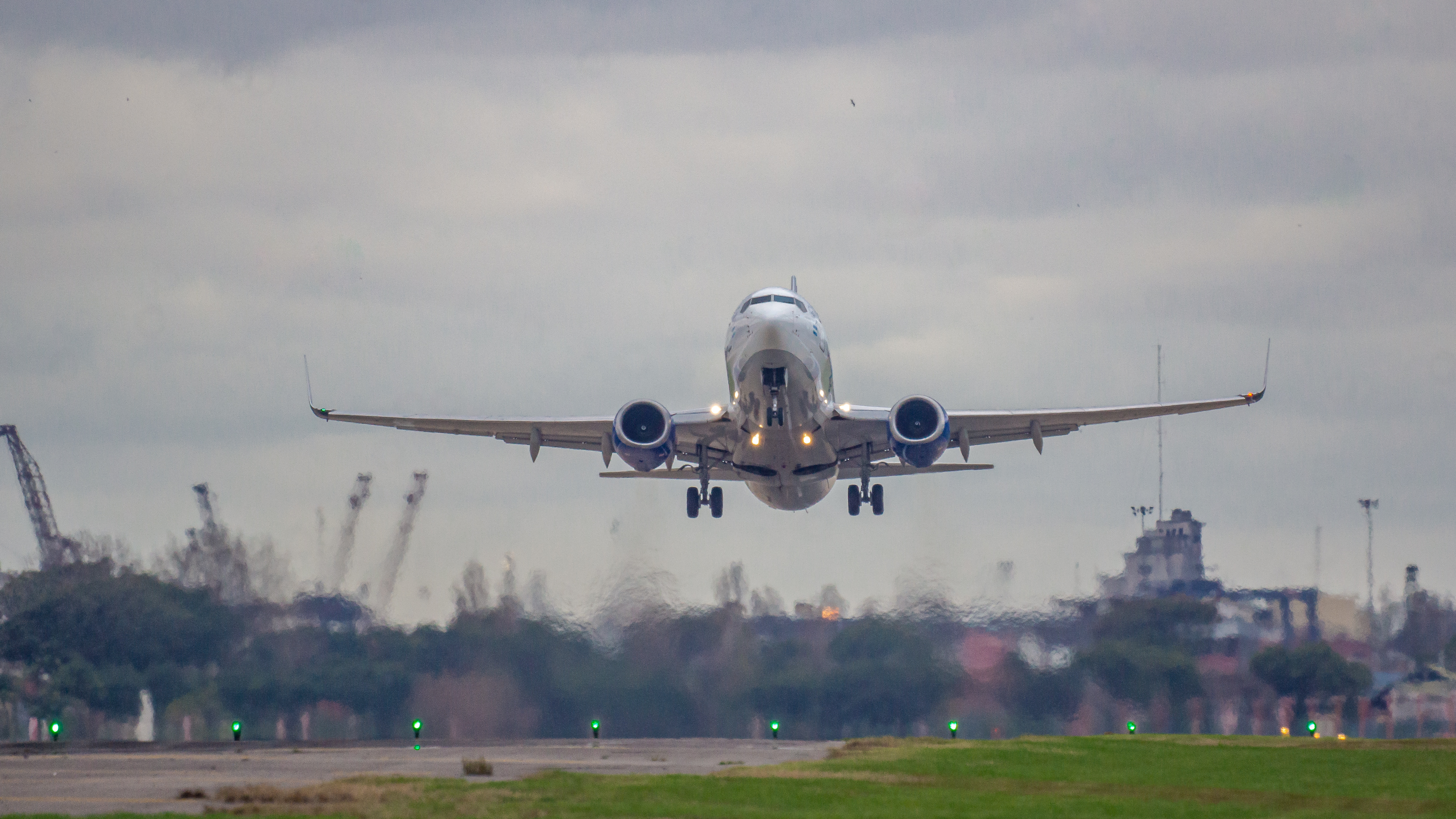 Avión en aeropuerto