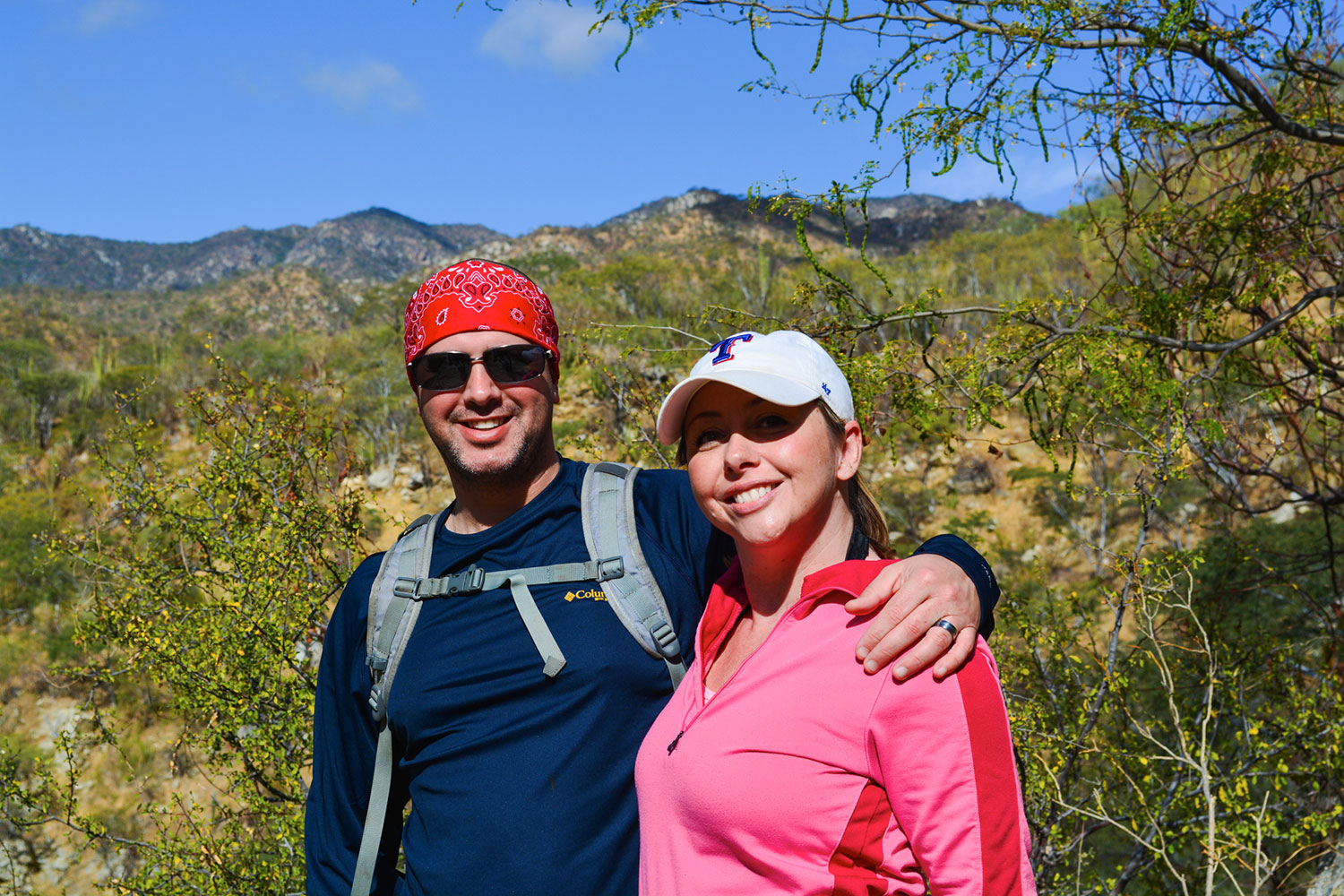 Pareja en trekking