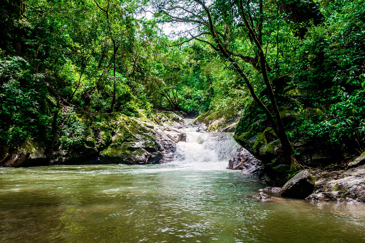 Cascada y laguna en San Cipriano