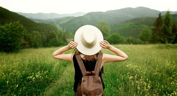 Mujer en reserva natural San Cipriano