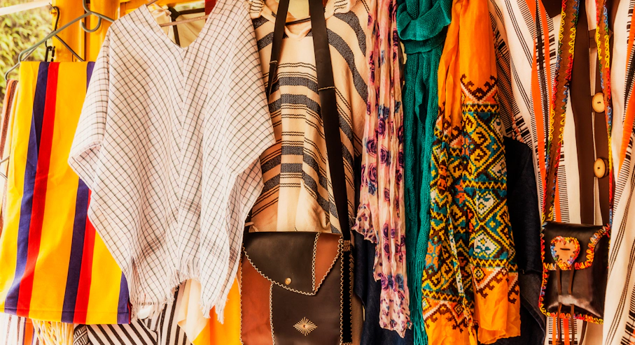 Free Tour Gastronómico por el Mercado Alameda en Cali Ropa en Mercado Alameda