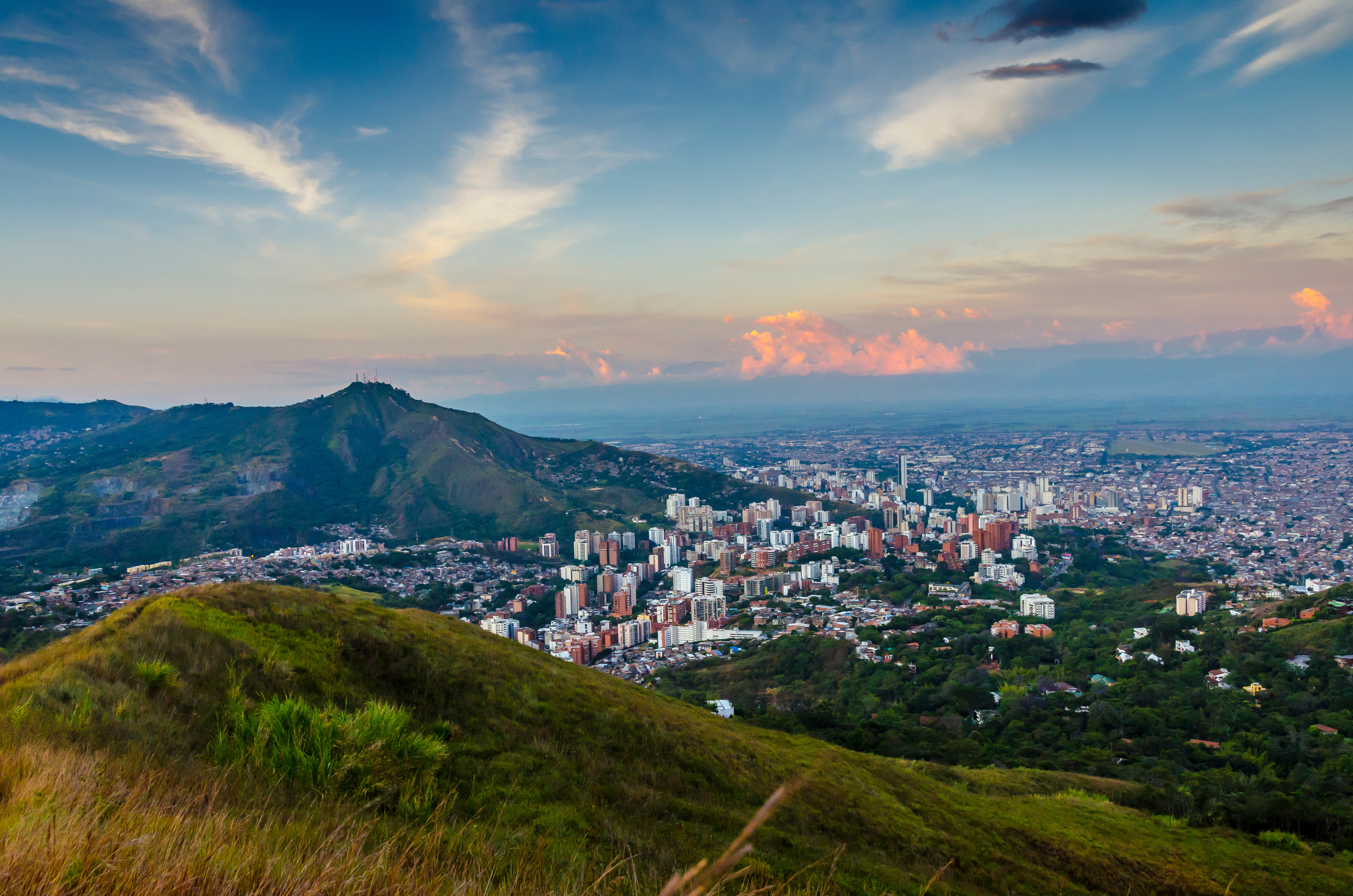 Vista de Cali desde las montañas