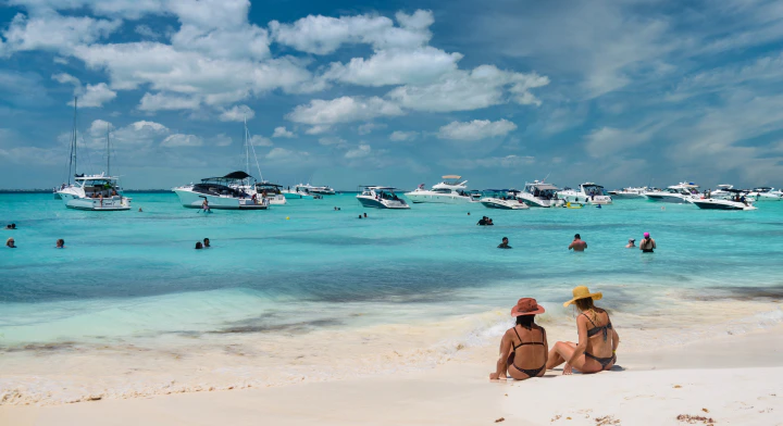 Dos mujeres en Isla Mujeres