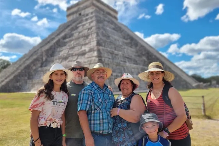 Familia en Chichén Itzá