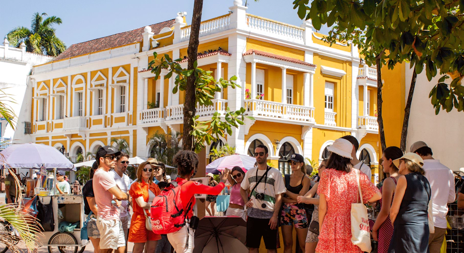 Imagen Free Tour por la Ciudad Amurallada en Cartagena Turistas en Cartagena
