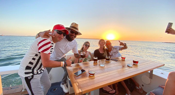 Personas de fiesta en un crucero