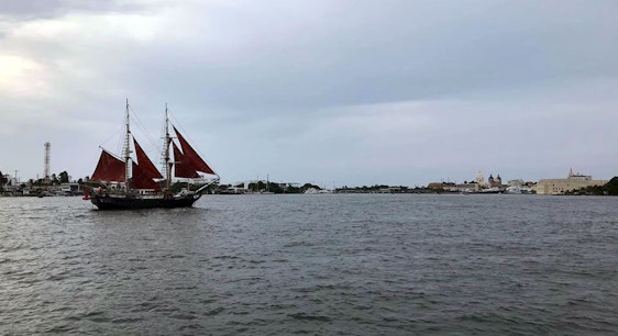 Barco pirata en mar Caribe