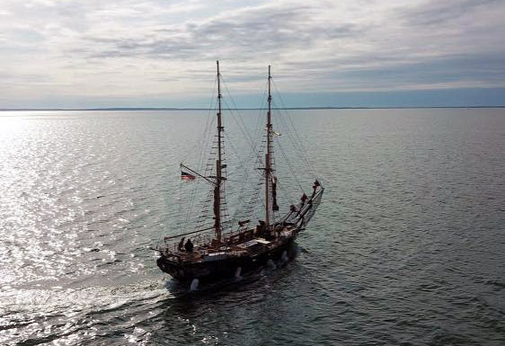 Barco pirata en el mar Caribe