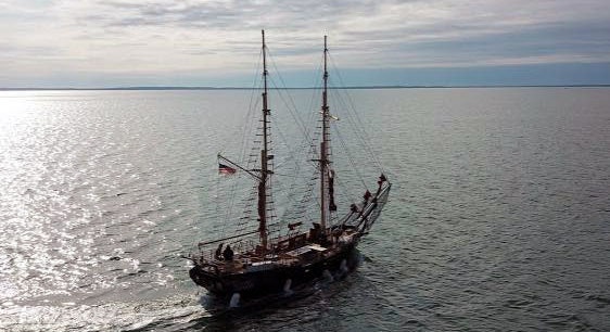 Barco pirata en el mar Caribe