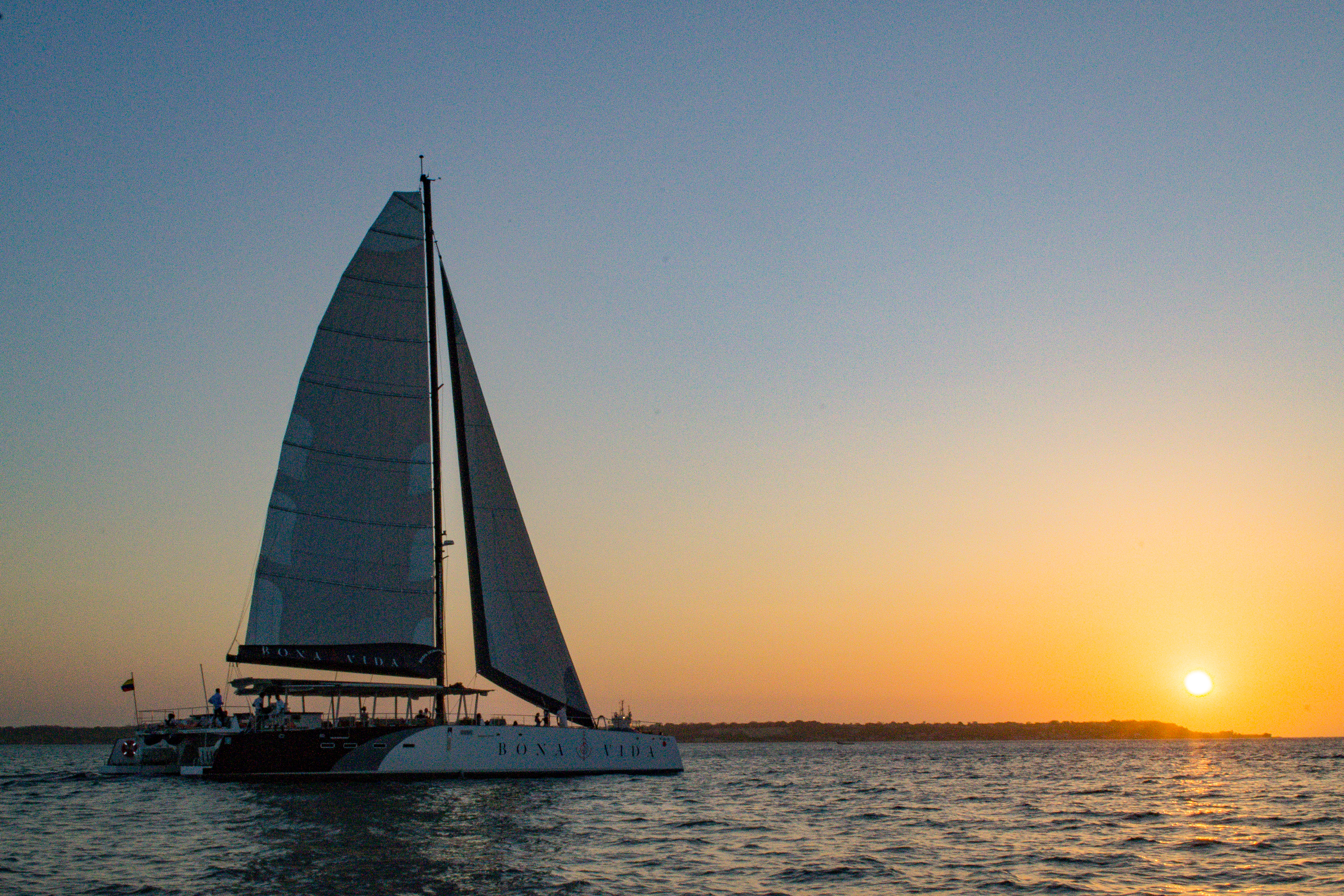 Atardecer en catamarán en la Bahía de Cartagena