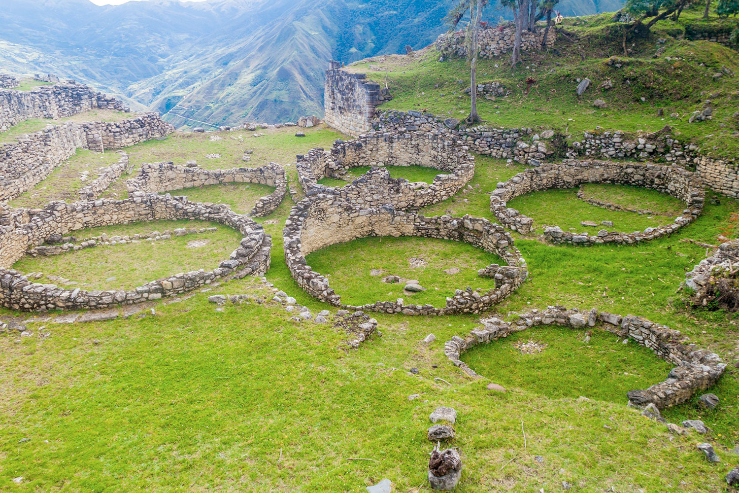 Ruinas de casas en Kuélap