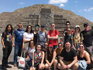 Imagen Basílica de Guadalupe y Teotihuacan en Ciudad de México Gente en Teotihuacan