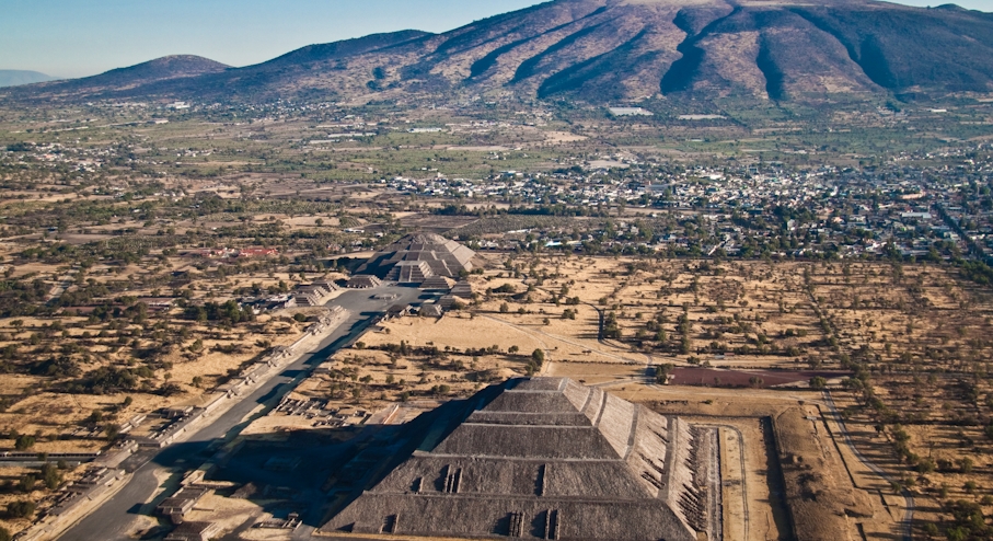 Vista aérea de pirámides de Teotihuacán