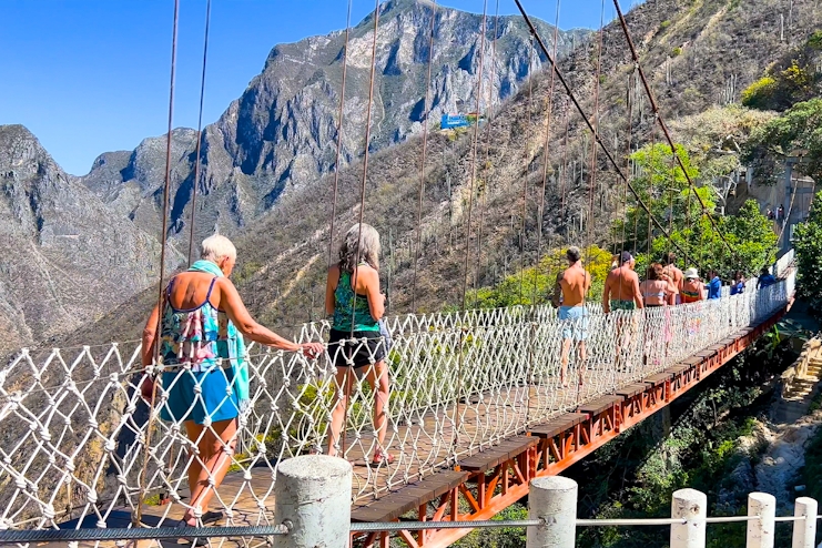 Puente en Grutas de Tolantongo