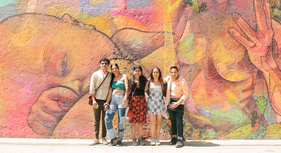 Free Tour por Coyoacán Personas frente a mural