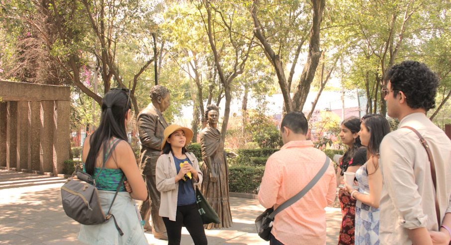 Free Tour por Coyoacán en Ciudad de México Personas en el Parque Frida Kahlo