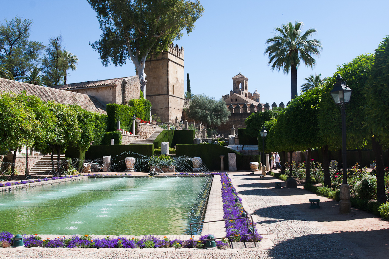 Fuente y torre del alcázar de Córdoba