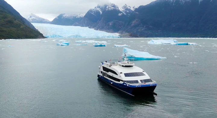 Catamarán Laguna San Rafael