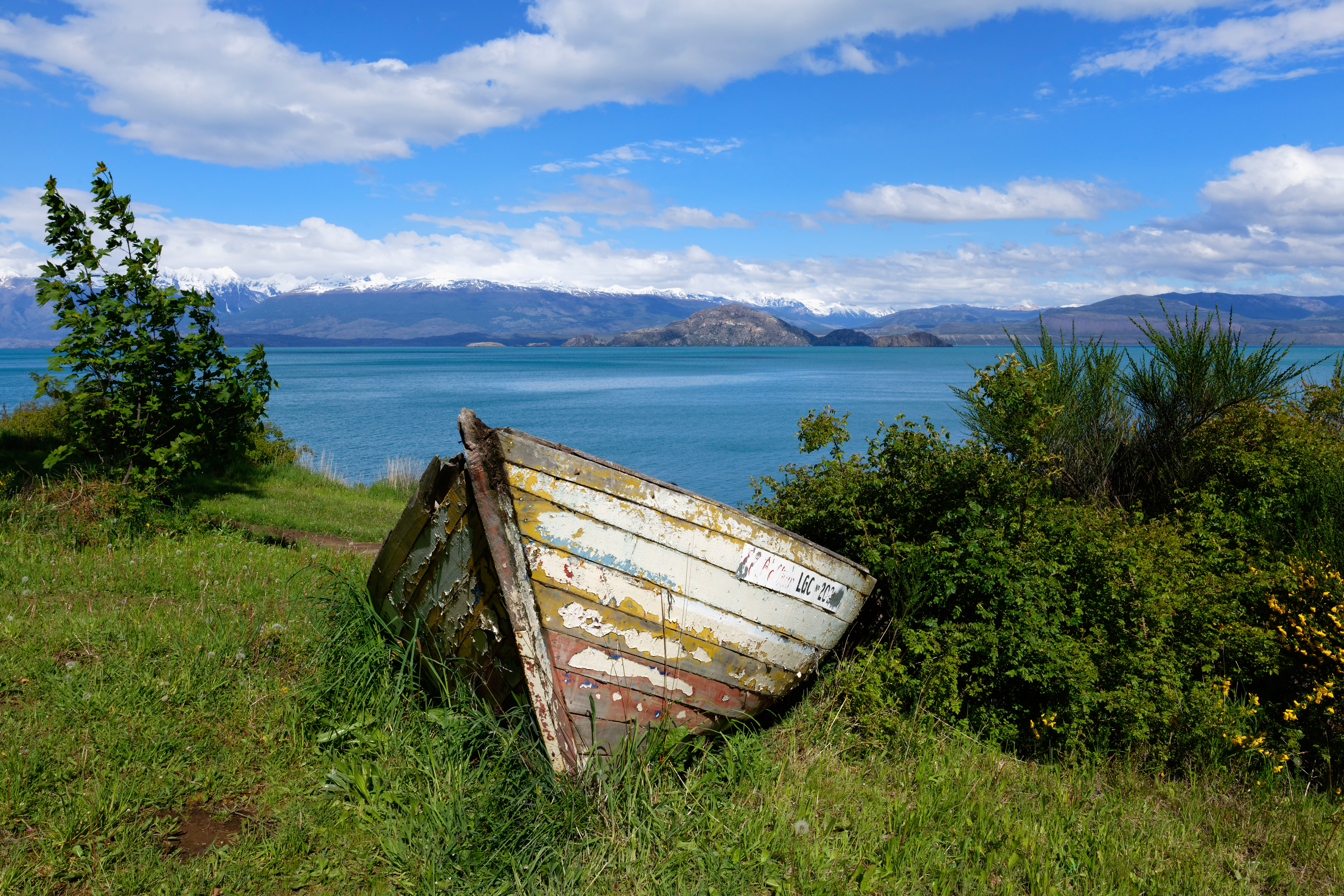 Bote en Puerto Río Tranquilo