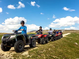 Imagen Cuatrimoto ATV Montaña Arcoíris Vinicunca en Cusco & Machu Picchu Personas en quad