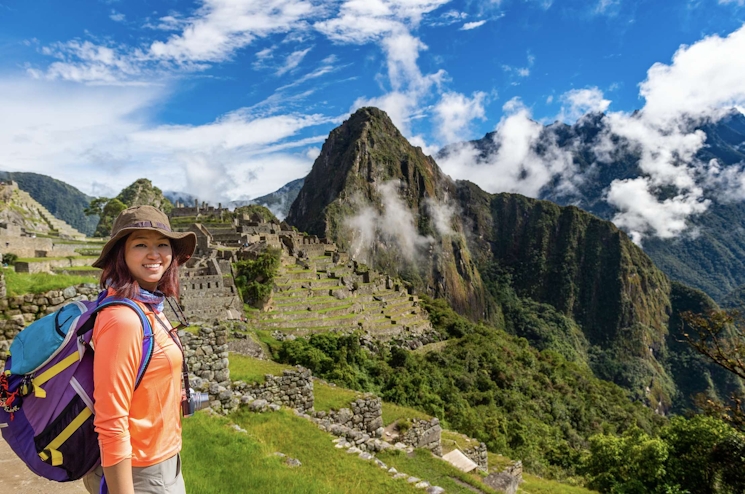 Mujer en Machu Picchu