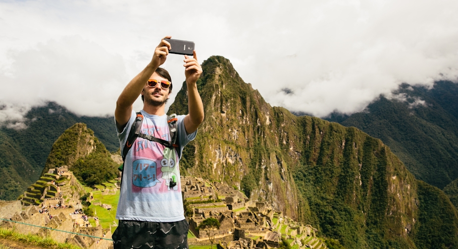 Joven en Machu Picchu