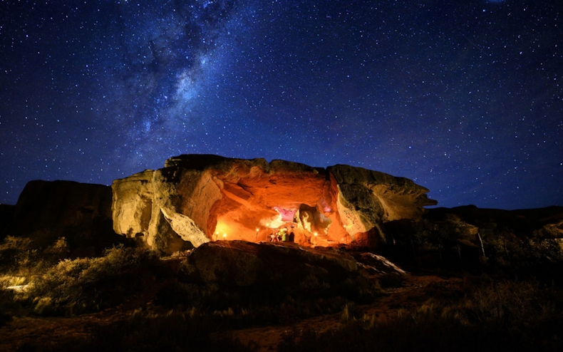 Cavernas de noche