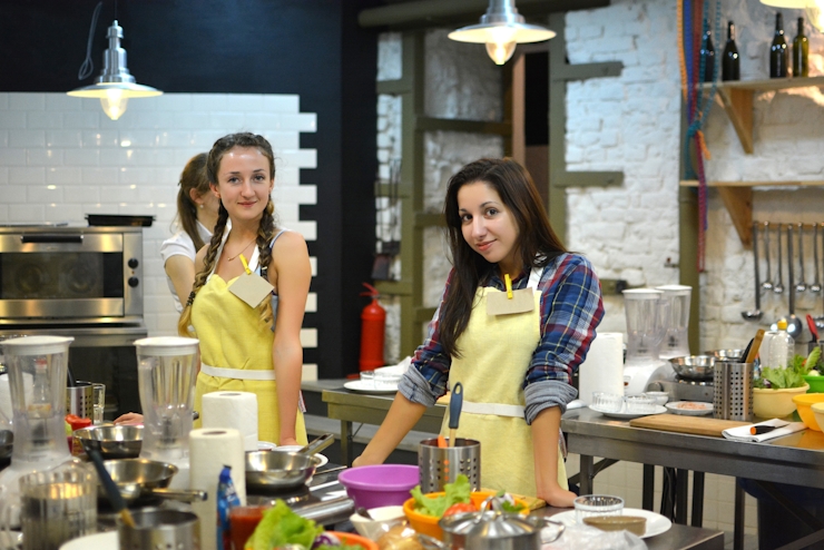 Mujeres en taller de pasta