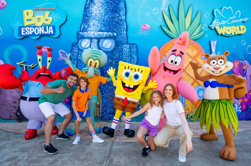 Familia disfrutando en el parque