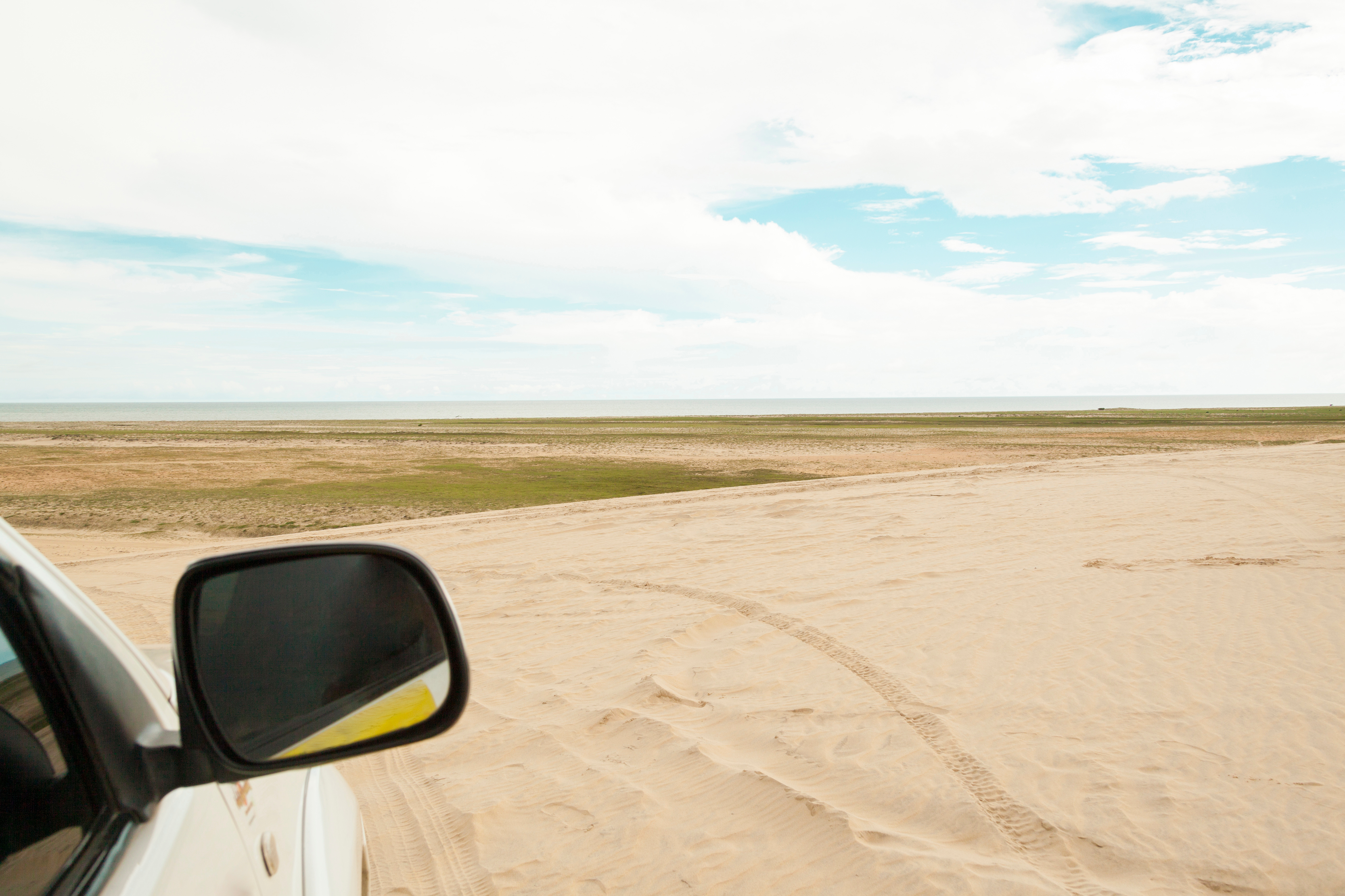 Vehículo en las dunas