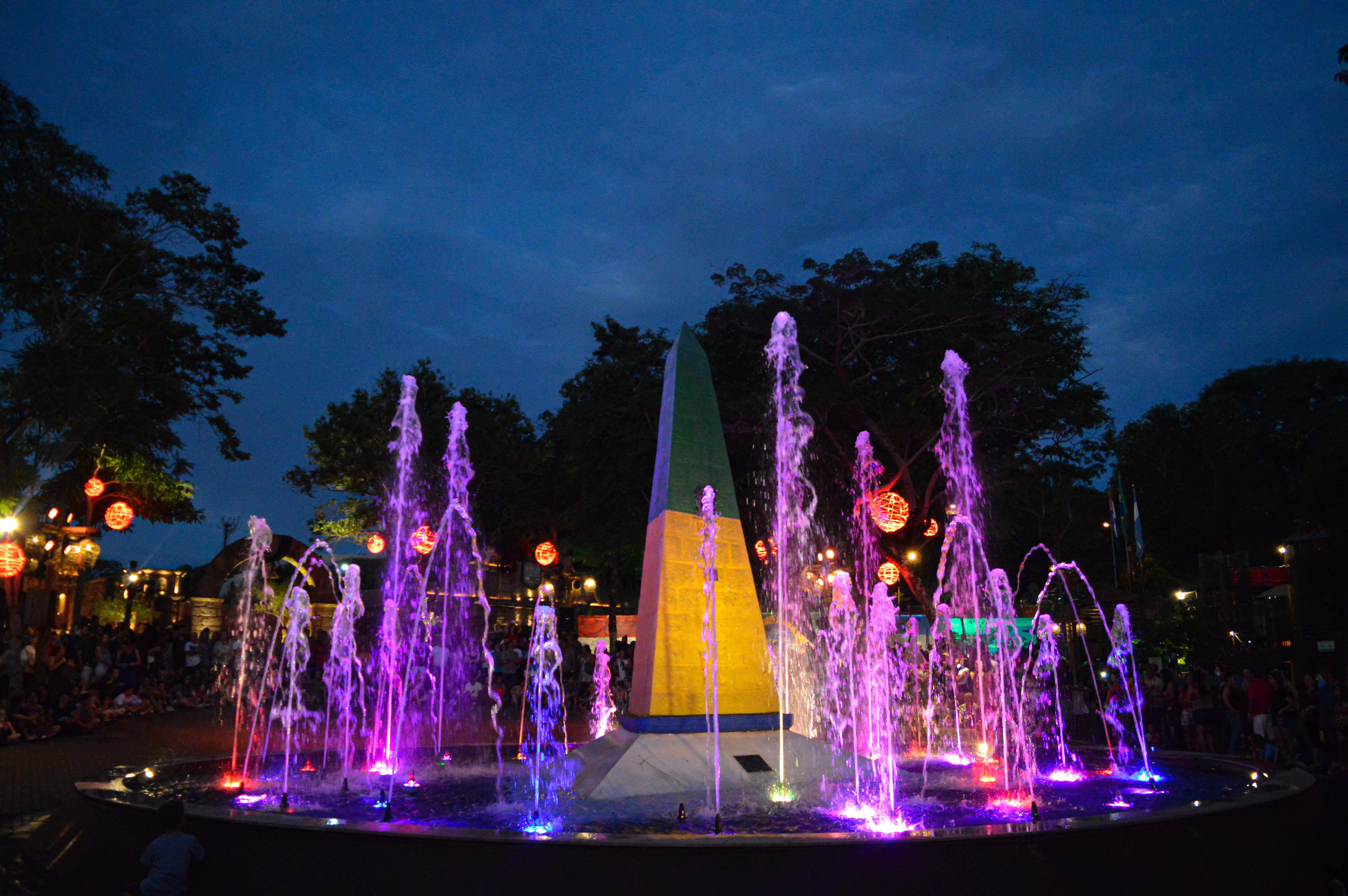 Pileta con juego de luces