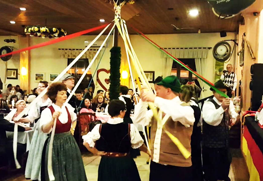 Bailes típicos alemanes en Brasil