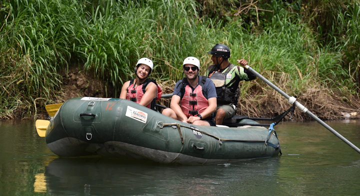 Turistas Nomades en Embarcación