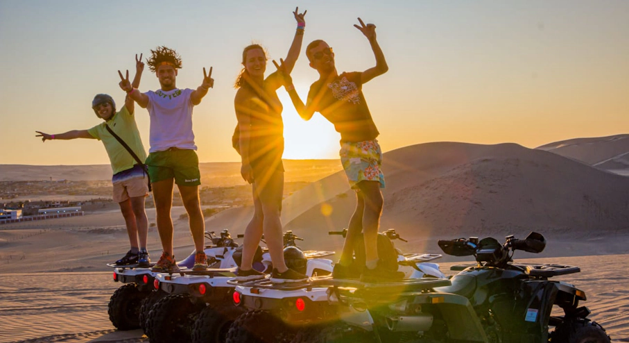 Cuatrimotos en el desierto